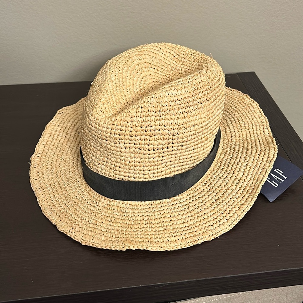 Packable Straw Hat w/ Black Band - NWT size medium/large - Gap travel fedora
